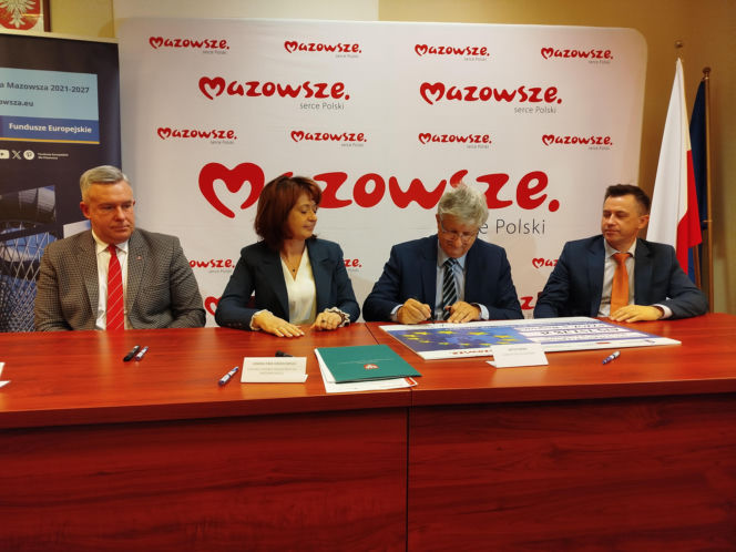 Podpisanie umowy na dotację unijną dla SPZOZ w Węgrowie na remont przychodni w Łochowie