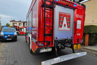 Potężny wybuch w domu. Okno wyleciało z budynku, w środku był senior