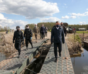 Prezydent nagrodził strażaków, którzy gasili Biebrzański Park Narodowy