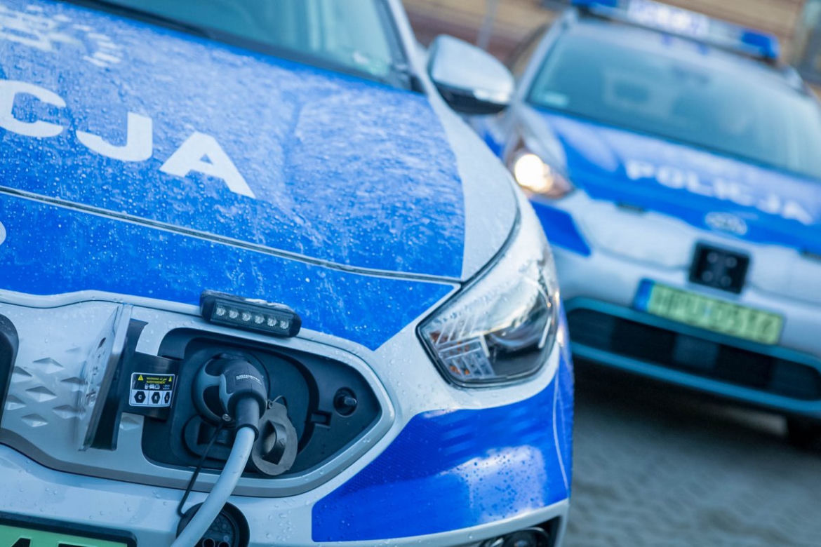 Policjanci z Poznania odebrali nowe radiowozy