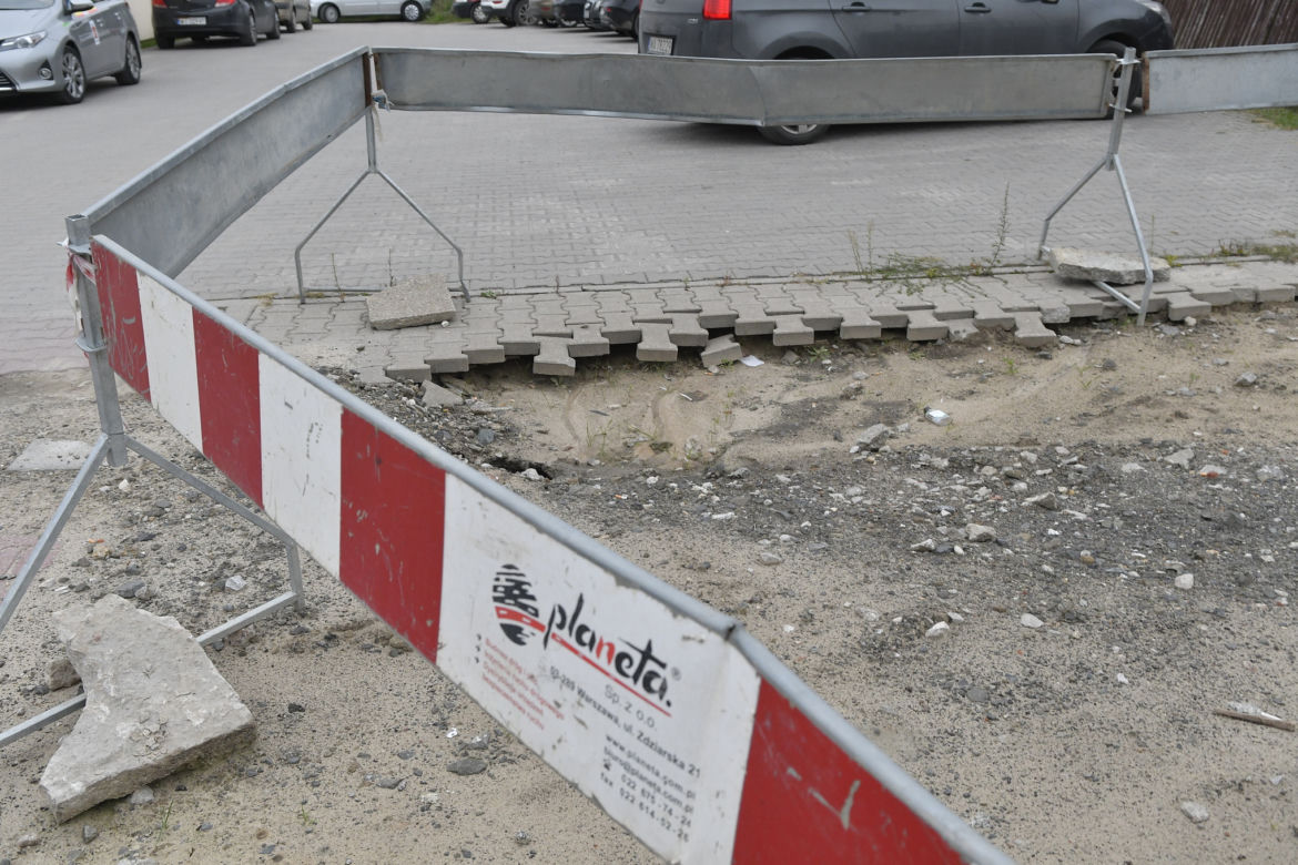 Rozgrzebali skrzyżowanie i zostawili. Wykonawca nowego ronda złożył wniosek o upadłość