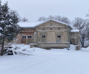 Dwór w Radlnej po I etapie renowacji (dach)