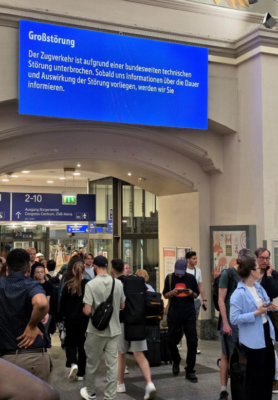 Niemcy/ Prezes Deutsche Bahn: ruch kolejowy stopniowo wraca do normy (opis) Awaria systemu łączności radiowej GSM-R wymusiła zatrzymanie wszystkich pociągów w całym kraju na czas ok. dwóch godzin