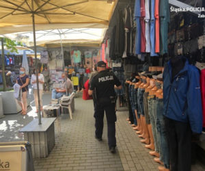Zabrze: Policjanci kontrolowali sklepy i komunikację miejską. Sprawdzali maseczki [ZDJĘCIA]