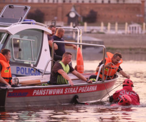Toruń: Auto wylądowało w Wiśle! 