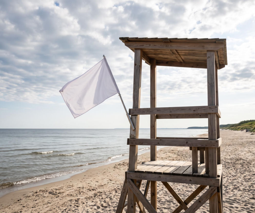 Sinice Łeba. Czy w Łebie można się kąpać 31.07? Flaga, warunki pogodowe