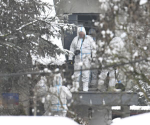Zwłoki małżeństwa na Targówku. Świadkowie o szturmie antyterrorystów: W życiu czegoś takiego nie widziałem