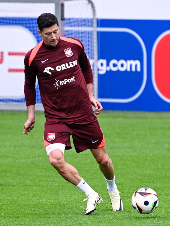 Lewandowski trenuje pełną parą, Zieliński na rowerku