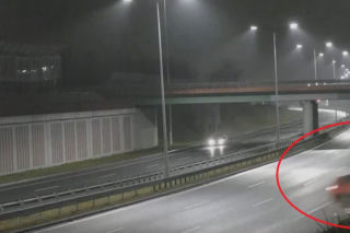 Ruda Śląska: Dachowanie na Zakręcie Mistrzów. Samochód przeleciał przez skarpę. Wyglądało to dramatycznie [WIDEO]