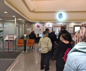 W ostatniej chwili uciekli przed grzywną! Nawet  dwie godziny w kolejce do spisu