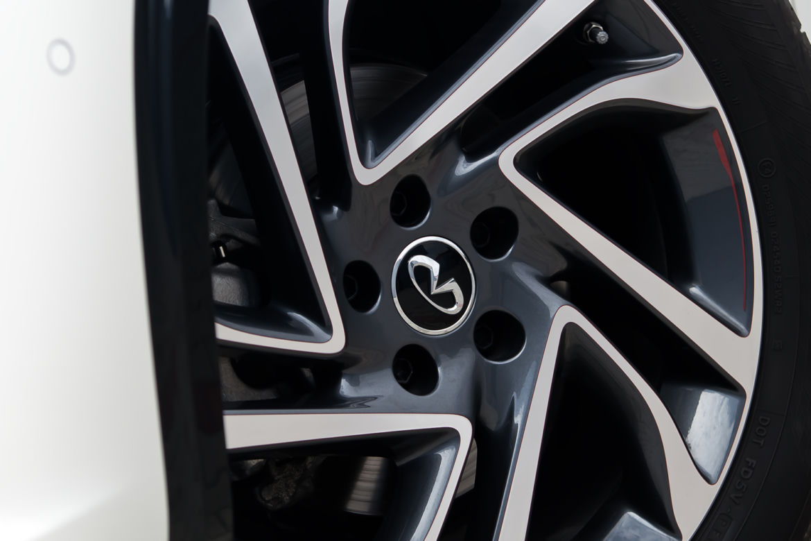 Infiniti Q30 1.6t Premium Tech Gallery White