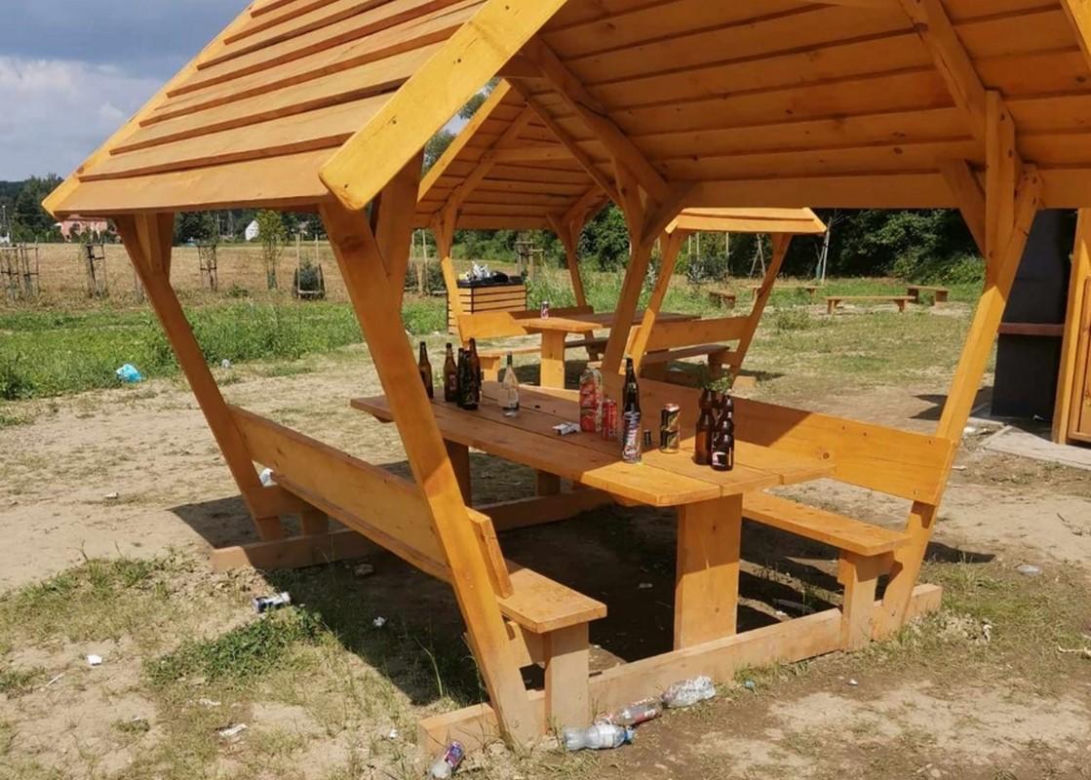 Chuligani zaśmiecają skatepark w gminie Jedlicze