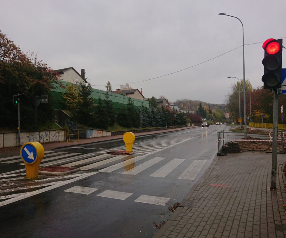Trwa instalacja stałej sygnalizacji świetlnej przy Owocowej i Wyszyńskiego