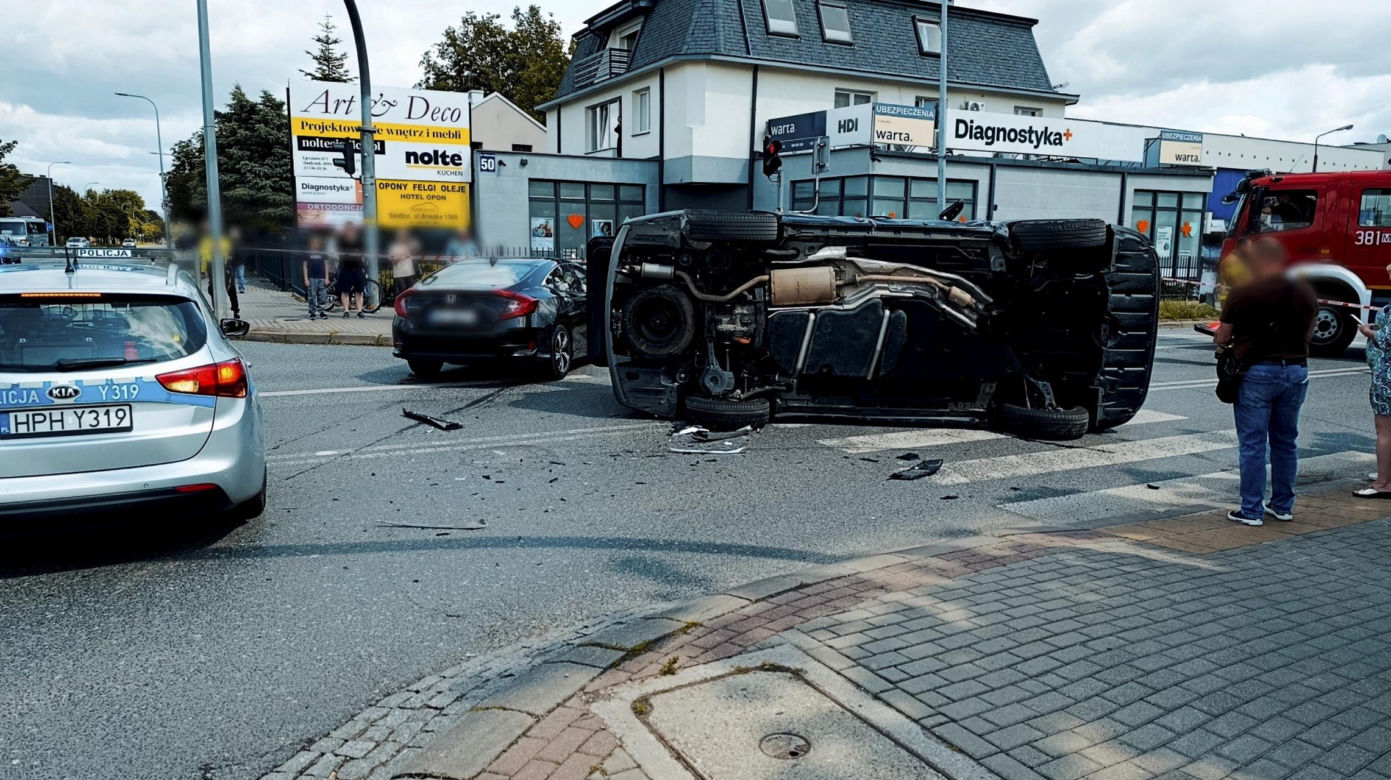 Kobieta staranowała toyotę