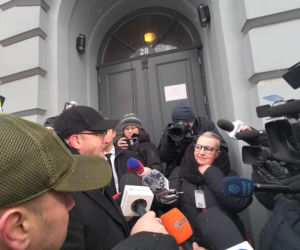 Grzegorz Braun pojawił się w prokuraturze. Nie otrzymał żadnych zarzutów