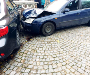 Zderzył się z sześcioma pojazdami, a jest cały i zdrowy! Jak do tego doszło? [FOTO]