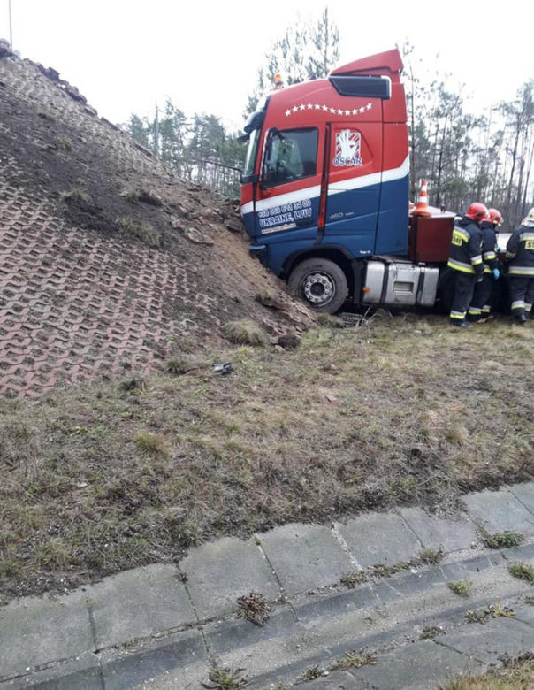 Staranował bariery na autostradzie