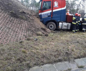Staranował bariery na autostradzie