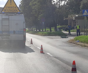 Groźna kolizja w Toruniu. Kierowca BMW potrącił 21-latka na hulajnodze!