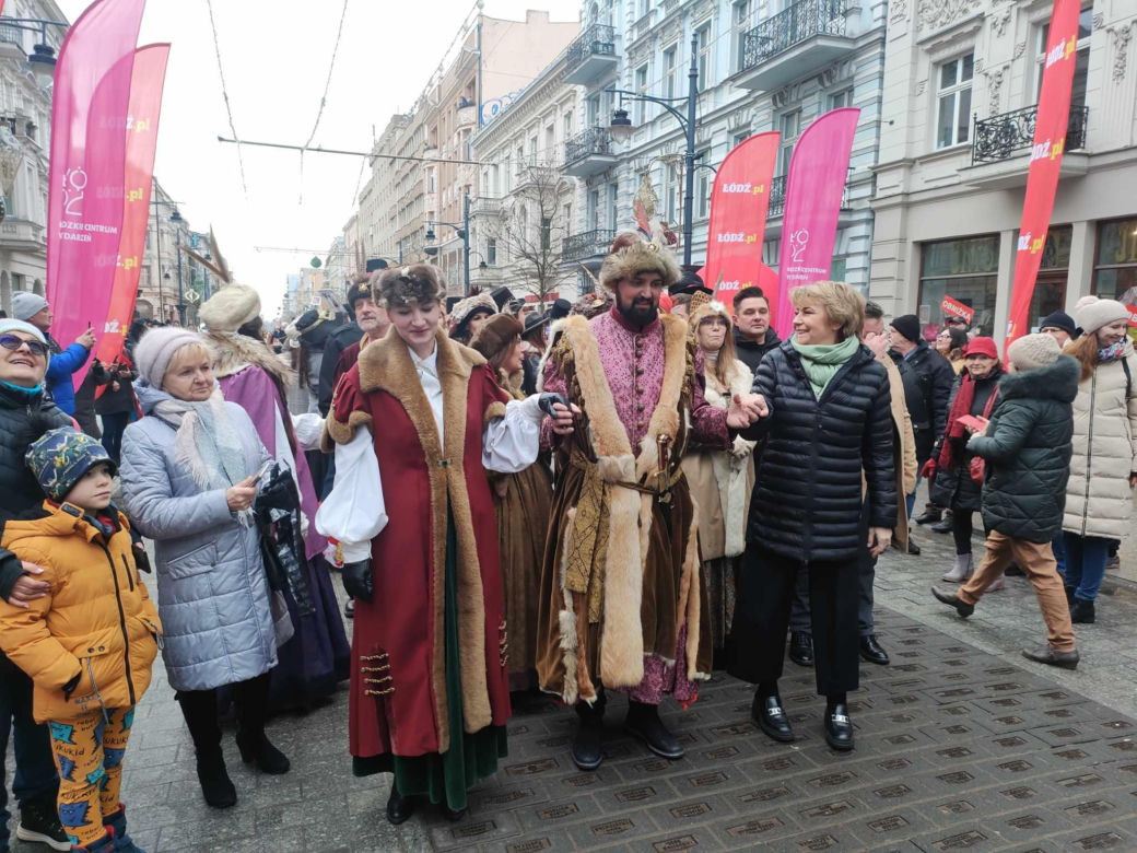 Polonez dla Łodzi. Setki łodzian we wspólnym tańcu [ZDJĘCIA]