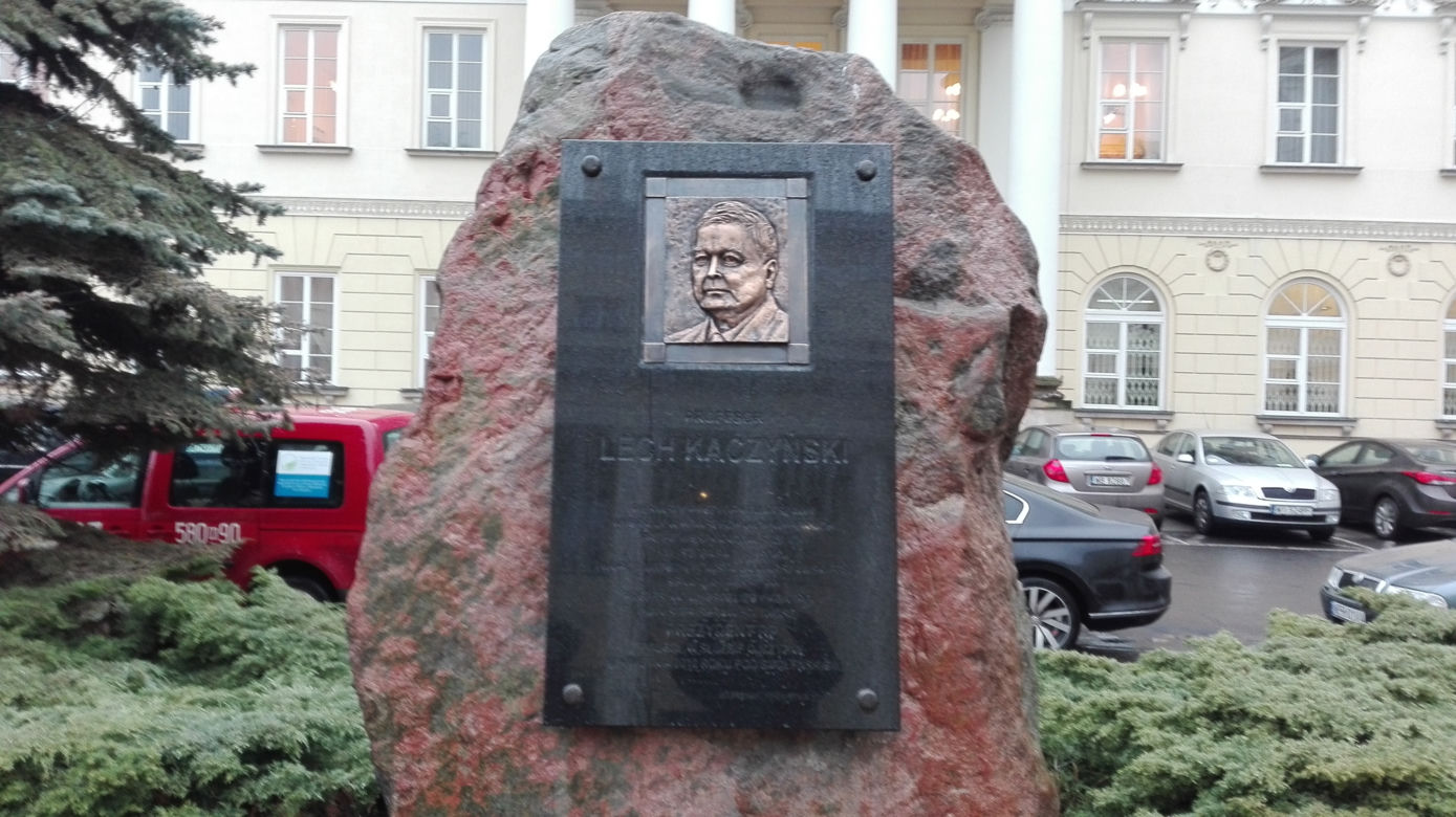 Nowa płaskorzeźba Lech Kaczyński