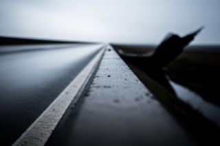 Wypadek ciężarówki na DK-50. Kierowca nie żyje, co z pasażerem?