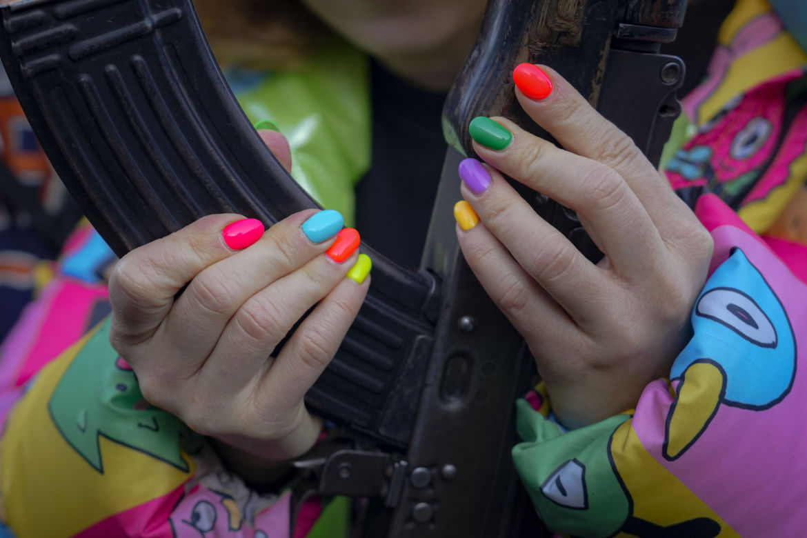 Kobiety do broni. Ukrainki masowo wstępują do armii. Chcą bronić rodzin