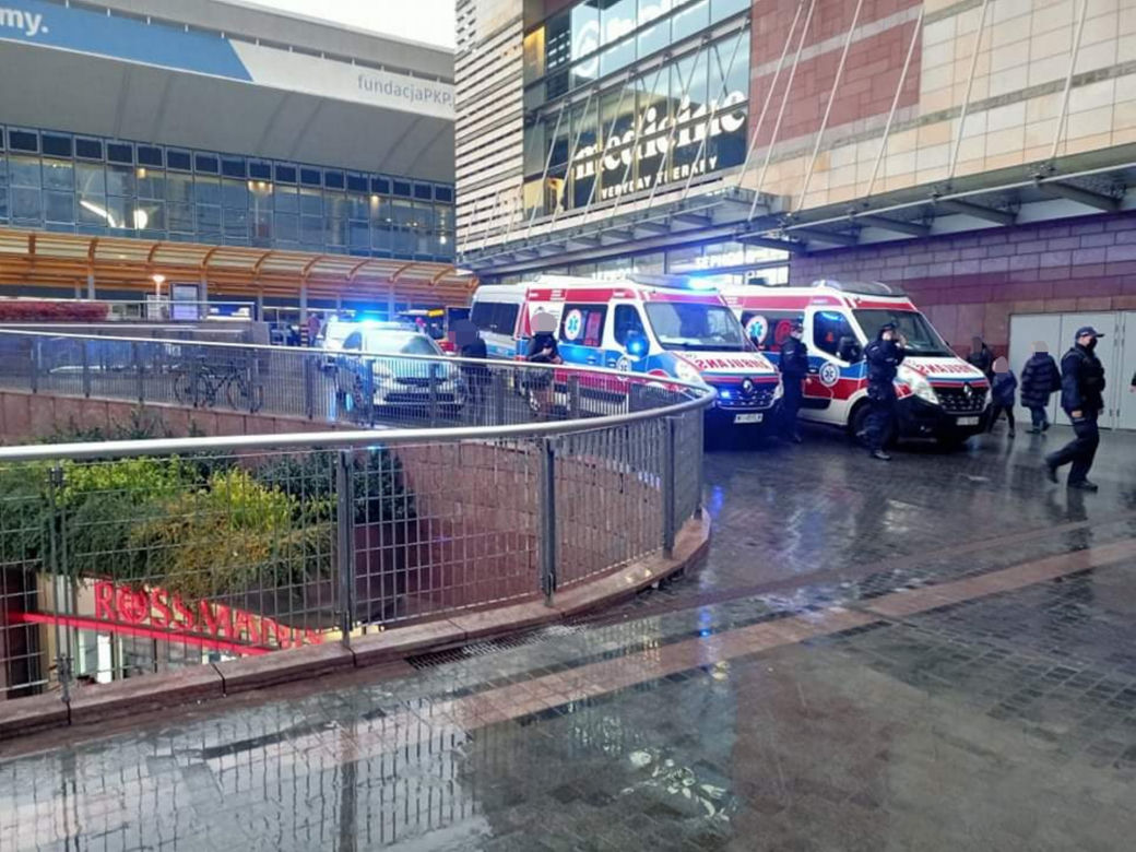 Kolejna tragedia w Złotych Tarasach. Nie żyje kobieta