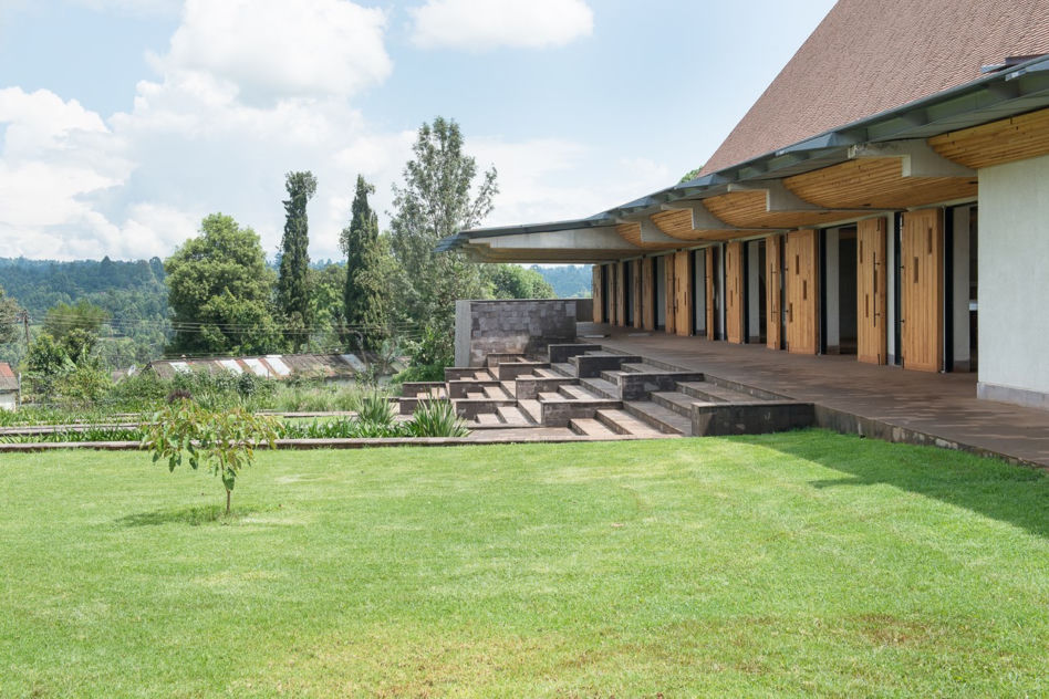 Exterior view of integrated terraced landscaping_-RAernout Zevenbergen (Copy)