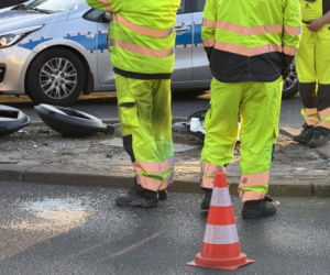 Półtoraroczny chłopiec ranny po wypadku autobusu który uderzył w słup