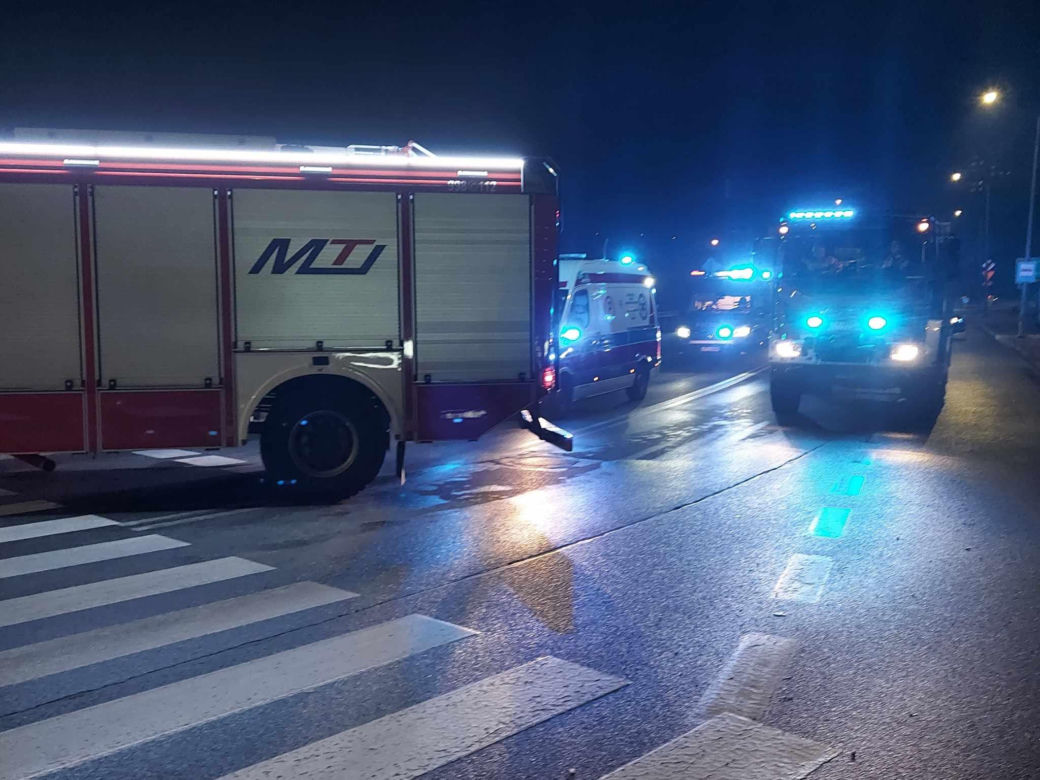 Z ostatniej chwili! Wypadek na starachowickim wiadukcie. 28-latka w szpitalu