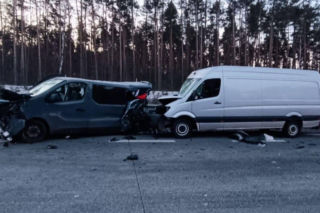 Zderzenie trzech pojazdów na S8. Są zabici i ranni! „Droga jest kompletnie zablokowana”