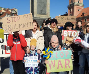 Świecie, pomóż naszym dzieciom. Protest matek z Ukrainy przeszedł przez Warszawę