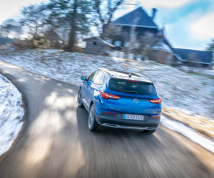 Opel Grandland X Hybrid4 1.6 Turbo A8 300 KM AWD