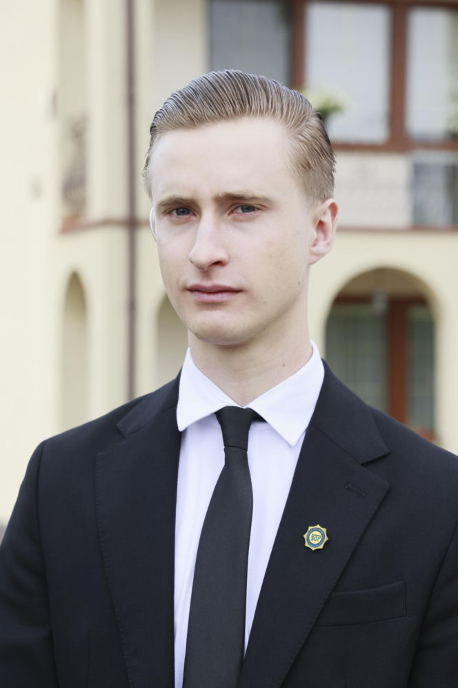 Na zdjęciach z planu "Rancza" zabrakło Olbrychskiego! Za to Lucy kwitnie, a Żak z Barcisiem stają w szranki