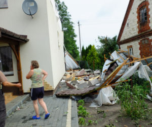Przez gminę Wilków przeszła potężna nawałnica. Kilkadziesiąt budynków jest zniszczonych