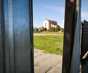 Gronowo osiedle przed kościołem