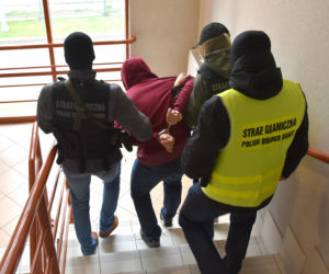 Lubelskie: Przerzucali przez granicę TYSIĄCE IMIGRANTÓW. Gang rozbity!