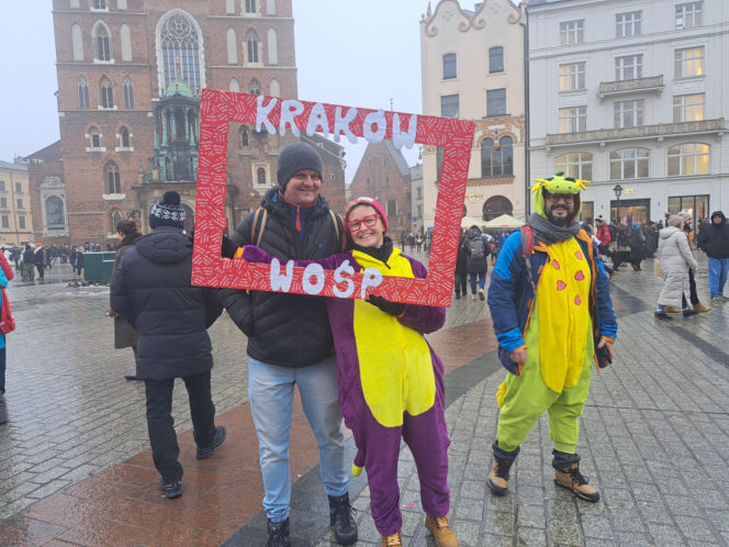 34. finał WOŚP w Krakowie. Golden Retrievery na Rynku Głównym