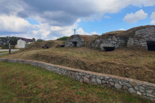 80 piwnic, których nie znałeś. „Polski Hobbiton” w sercu województwa świętokrzyskiego