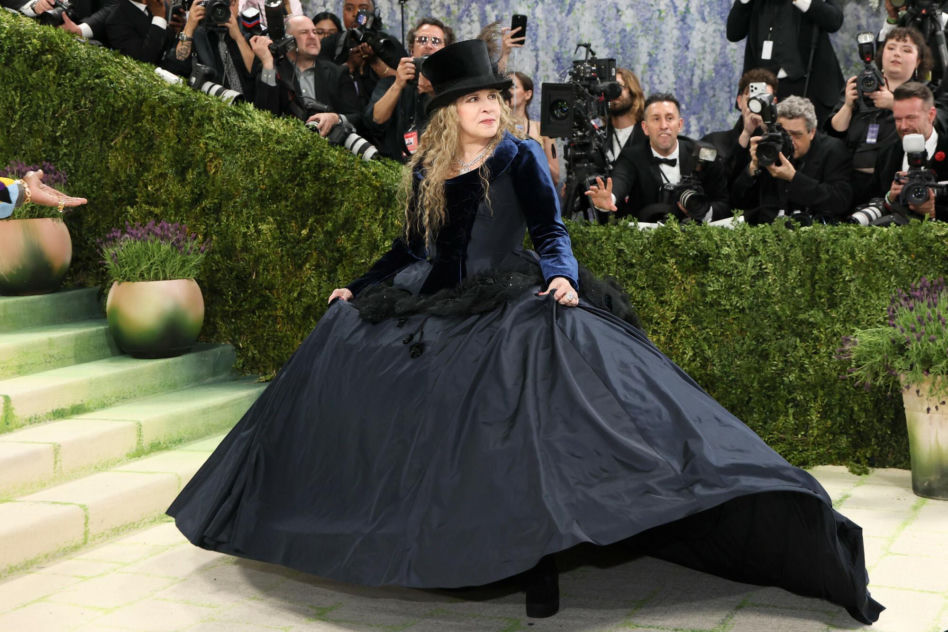 Stevie Nicks pierwszy raz w historii na Met Gali! Artystka pojawiła się w stroju z... sieciówki!