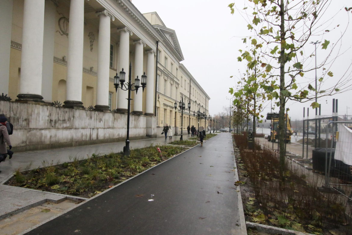 Zabrali miejsca parkingowe i zwęzili ulicę by zrobić ścieżkę rowerową. Biorą się za kolejne ulice
