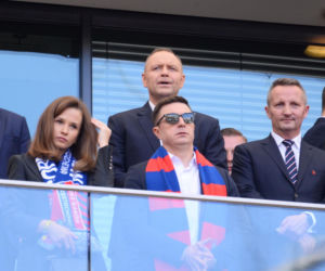 Karol Nawrocki wśród kibiców. Tak wyglądał na meczu