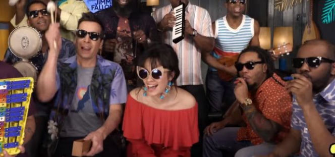 Camila Cabello: Havana zagrana na szkolnych intrumentach! Poczuj lato w środku zimy! VIDEO 