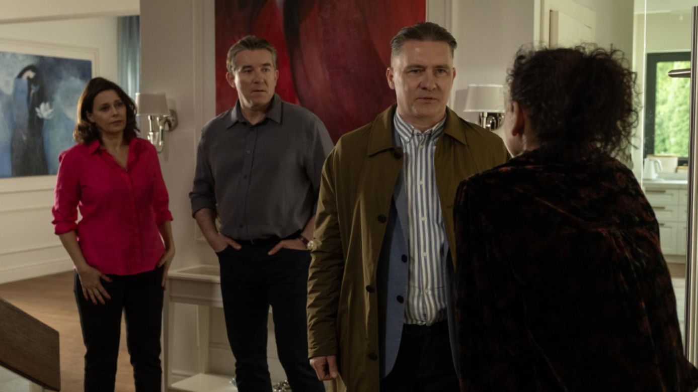 Na Wspólnej odc. 4030: Lew Nalepa (Przemysław Sadowski), Ada (Monika Obara), Weronika (Renata Dancewicz), Tomasz Adamski (Tomasz Piatkowski)