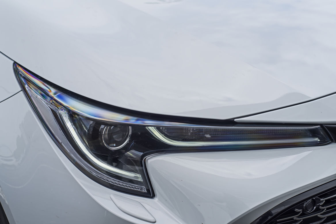 Toyota Corolla GR Sport 2.0 Hybrid Dynamic Force 184 KM e-CVT vs. Volkswagen Golf 8 1.5 eTSI 150 KM Style DSG7