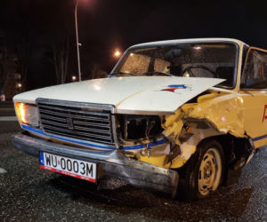  Rozbili ładę z wypożyczalni, auto przetrwało tylko tydzień. Klasyk motoryzacji pójdzie na złom?