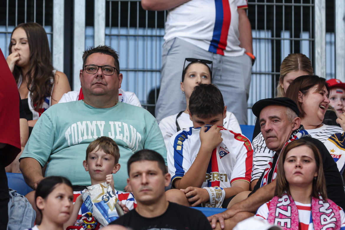 Górnik Zabrze - Termalica Nieciecza. Niesamowita atmosfera na Arenie Zabrze! Kibice Górnika dopingują swoją drużynę