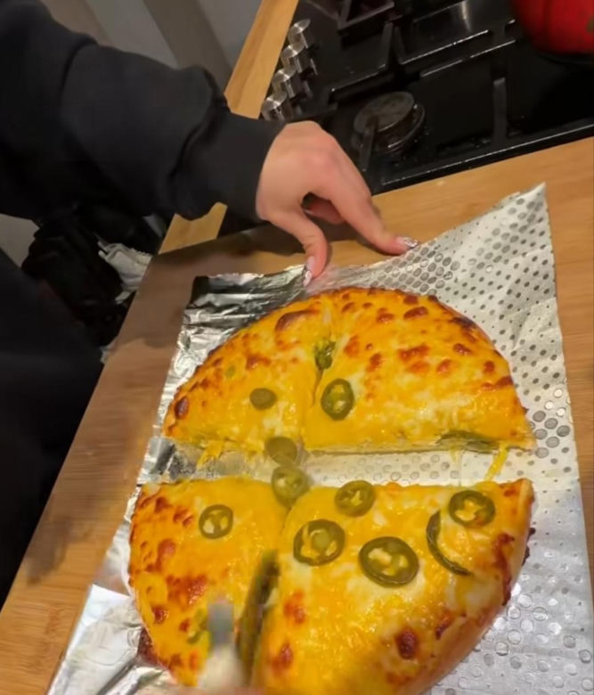 Helena Englert zjadła pizzę Książula