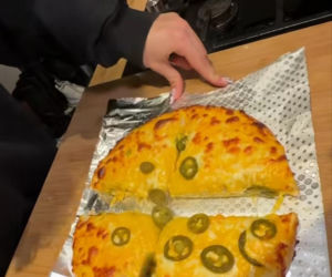 Helena Englert zjadła pizzę Książula